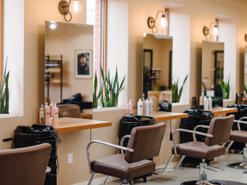 NANCY-Salon de coiffure &agrave; vendre – Tr&egrave;s bon emplacement et potentiel de d&eacute;veloppement 106000 