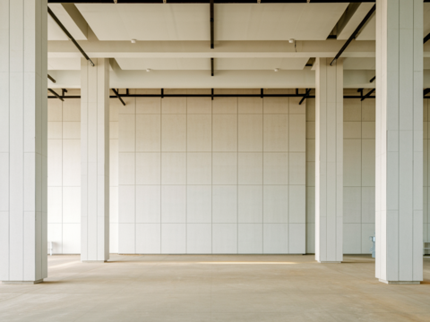 Location d'un b&acirc;timent commercial dans l'Yonne. 1330 293 m�$$1 330 &euro;