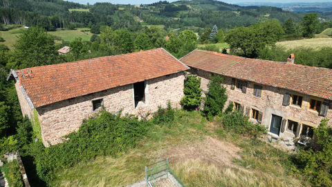   Ancien corps de ferme avec ses d�pendances, sa cour et plus de 3000m2 de terrain attenant. Maison - 6 pi�ce(s) - 130 m�