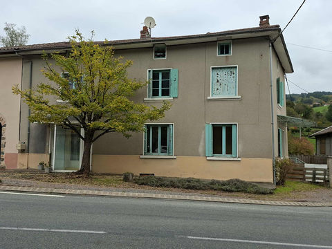   Poule Les Echarmeaux, Maison ancienne compos�e de 2 habitations. Maison - 8 pi�ce(s) - 163 m�