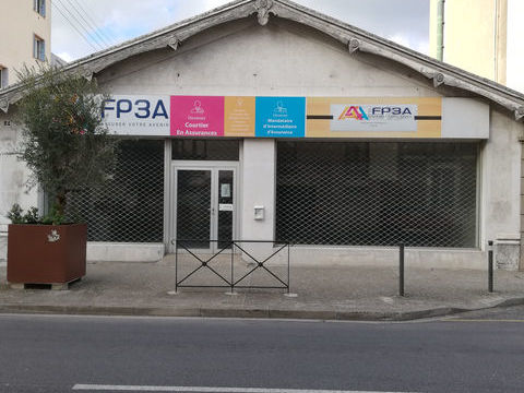 IMMENSE LOCAL COMMERCIAL CARCASSONNE 1890 11000 Carcassonne