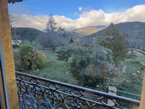   Maison de village avec jardin/cour int�rieur(e) Maison - 5 pi�ce(s) - 135 m�