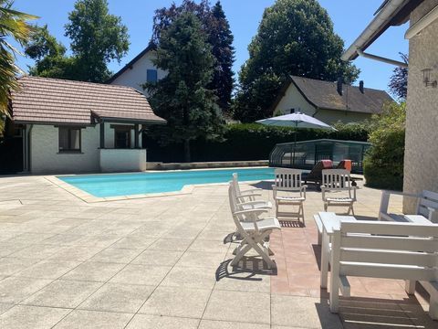   Villa 200m� hab, piscine terrain 2450m� Maison - 7 pi�ce(s) - 200 m�