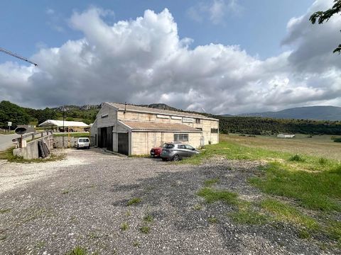 Local commercial Boutique 315000 04120 Peyroules