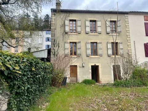   Maison Maison - 8 pi�ce(s) - 205 m�