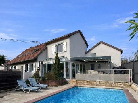   Maison Maison - 7 pi�ce(s) - 183 m�