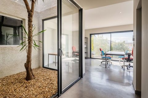 Local d'activit&eacute; Bureau avec double garage 1900 34290 Montblanc