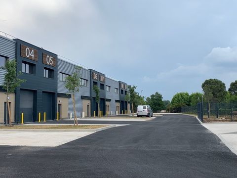 Local commercial Entrepot 4101 13590 Meyreuil