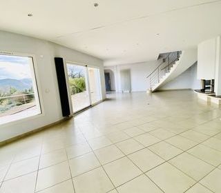  Maison � vendre 7 pi�ces 205 m�