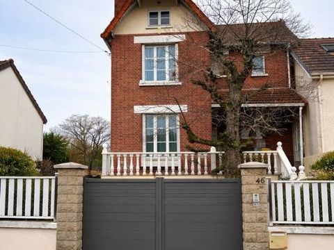   Maison Maison - 6 pi�ce(s) - 171 m�