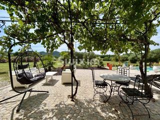  Villa � vendre 9 pi�ces 300 m�