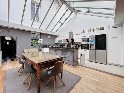   Maison avec b�timent centre-ville Maison - 7 pi�ce(s) - 213 m�