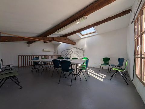 Vente local  de 71 m&sup2;,  La Bastidonne 84120. 115500 84120 La bastidonne