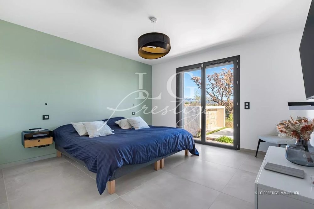 � vendre  Villa Tourrettes (83440)