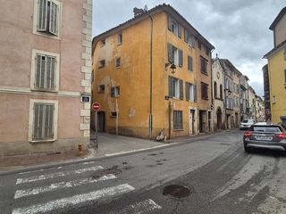  Immeuble � vendre 10 pi�ces 221 m�