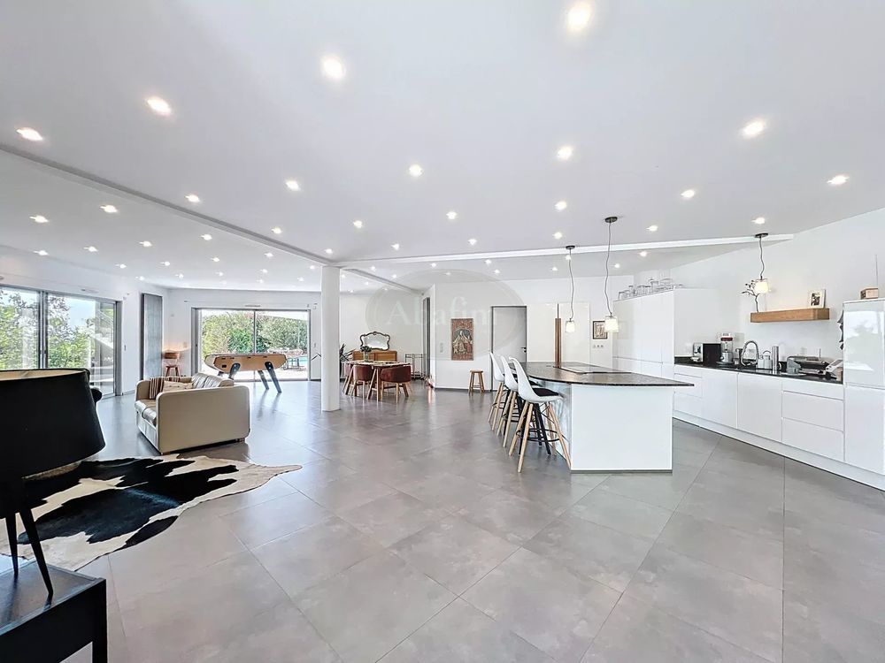 � vendre  Villa Cagnes-sur-Mer (06800)