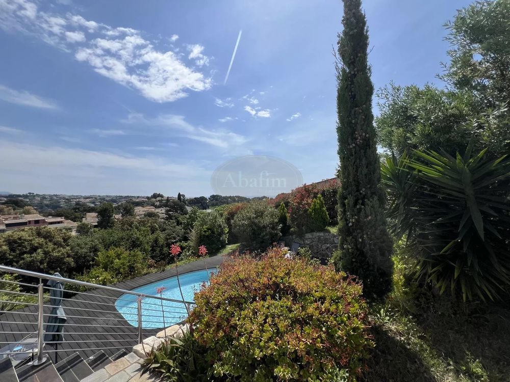 � vendre  Villa Cagnes-sur-Mer (06800)