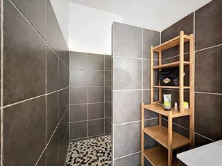  Immeuble � vendre 9 pi�ces 180 m�