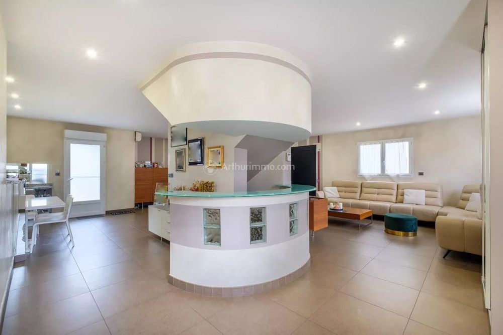 � vendre  Maison Villeurbanne (69100)