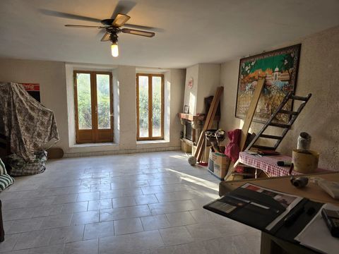   GRANDE MAISON DIVISIBLE A RENOVER AVEC PETITE COUR Maison - 10 pi�ce(s) - 246 m�