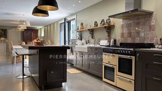  Maison � vendre 9 pi�ces 280 m�