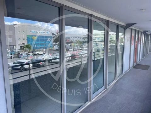 &Agrave; louer 47m2 -  Local bureau &agrave; Jarry, Baie-Mahault 801 97122 Baie-mahault