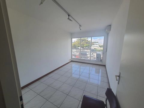 BUREAUX - 7 pi&egrave;ces- 110m&sup2; 1700 97400 Saint-denis