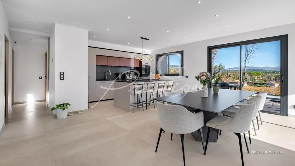 � vendre  Villa Tourrettes (83440)