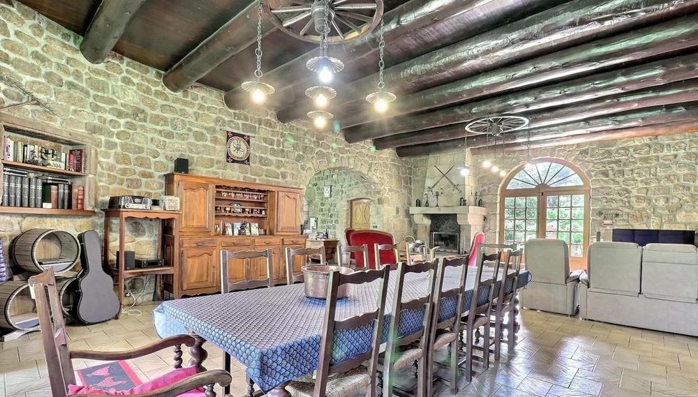 � vendre  Propri�t�/ch�teau Saint-Apollinaire-de-Rias (07240)