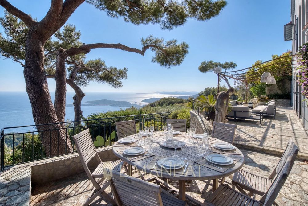 � vendre  Villa �ze (06360)