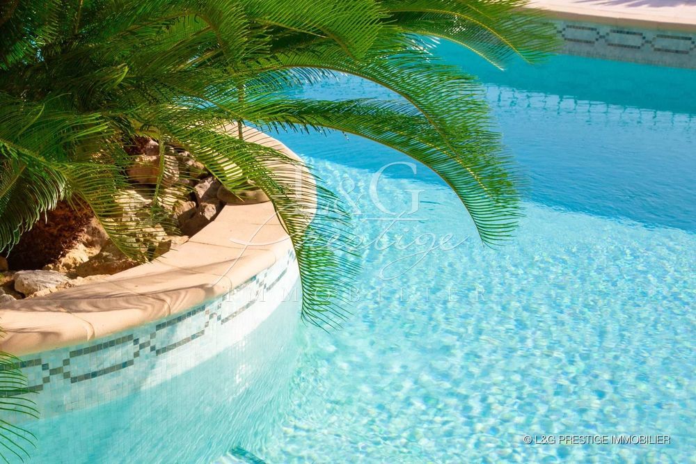 � vendre  Villa Th�oule-sur-Mer (06590)