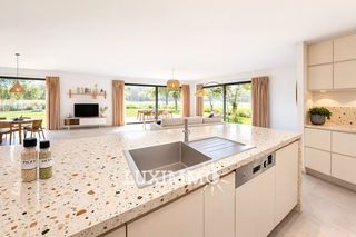  Maison 6 pi�ces 165 m� Valbonne