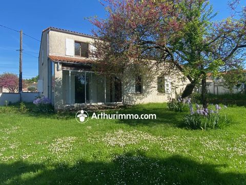   5 km d'Aulnay et ses commerces Maison - 5 pi�ce(s) - 145 m�