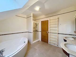  Appartement � vendre 5 pi�ces 145 m�