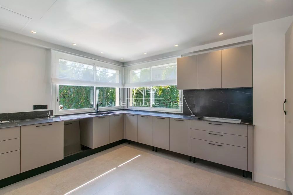 � vendre  Villa Antibes (06600)