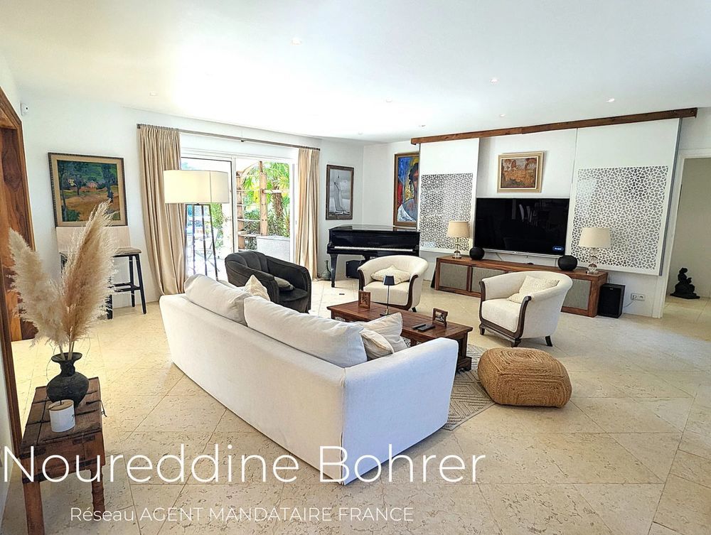 � vendre  Villa Grimaud (83310)