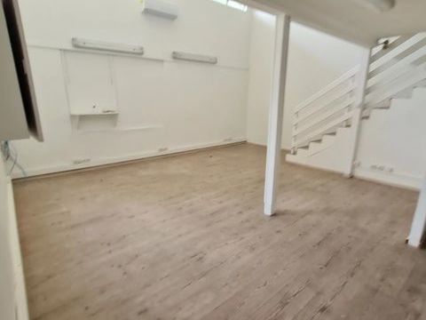 Local avec mezzanine - 51,89 m&sup2; - Centre Ville 1034 97460 Saint-paul