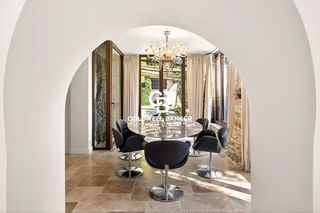  Villa � vendre 10 pi�ces 300 m�