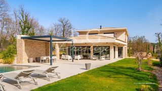  Villa � vendre 6 pi�ces 240 m�