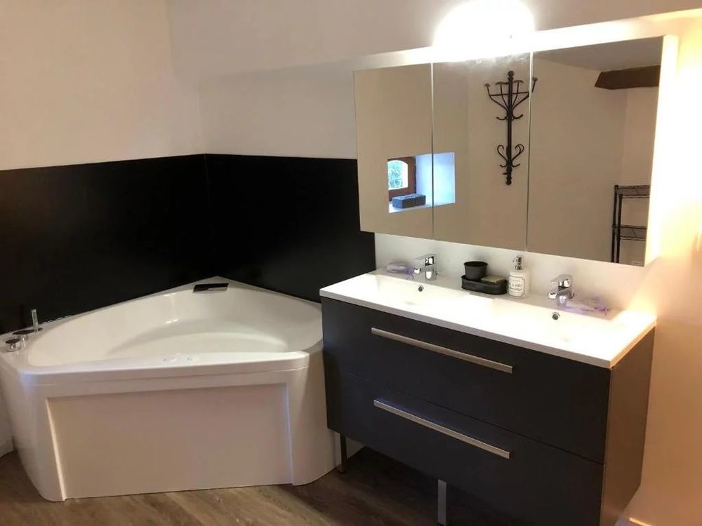 � vendre  Propri�t�/ch�teau Saint-Apollinaire-de-Rias (07240)