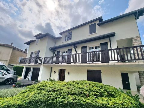   Maison familiale Maison - 9 pi�ce(s) - 218 m�