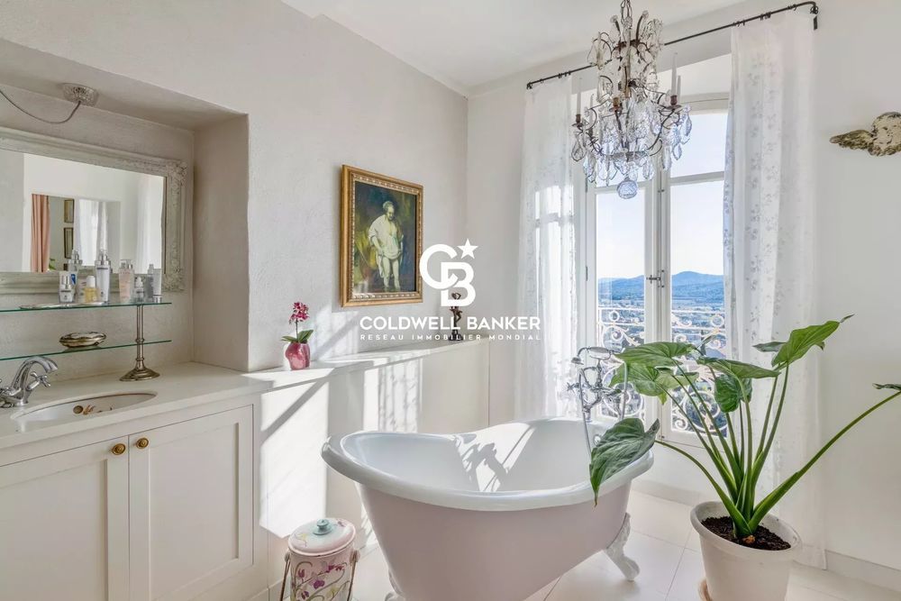 � vendre  Villa Bormes-les-Mimosas (83230)