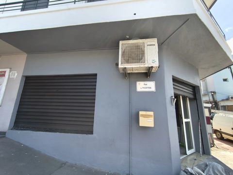 Local SAINT-PIERRE - 45 m&sup2; 850 97410 Saint-pierre