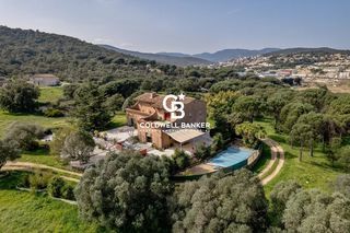  Maison � vendre 15 + pi�ces 270 m�