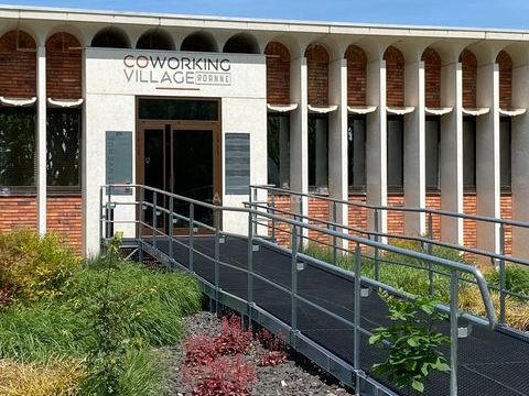 BUREAUX &Agrave; LOUER &Agrave; L'ANN&Eacute;E AU SEIN D'UN COWORKING 1825 42300 Roanne