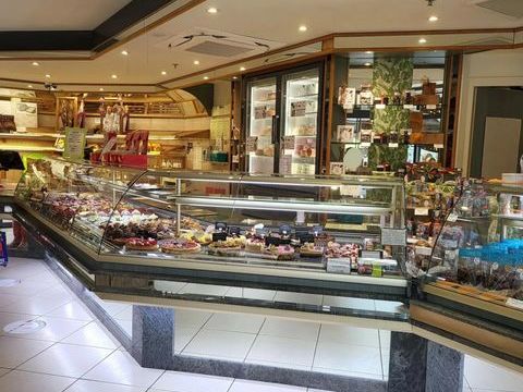 Local et fonds de commerce 1060000 18000 Bourges