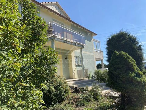   Maison/Immeuble compos� d'un appartement T4 + un local professio Maison - 7 pi�ce(s) - 177 m�