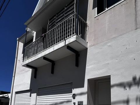 Local professionnel ou commercial - 80 m&sup2; 2950 97410 Saint-pierre