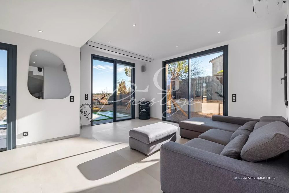 � vendre  Villa Tourrettes (83440)