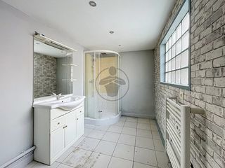  Immeuble � vendre 6 pi�ces 134 m�